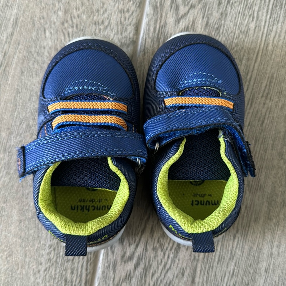 Munchkin by stride rite toddler shoes